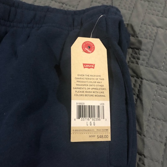 Levi’s Sweatshirt & Jogger - Picture 3 of 4